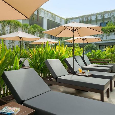 Eightfold Urban Resort Siem Reap Exteriér fotografie Pool Deck