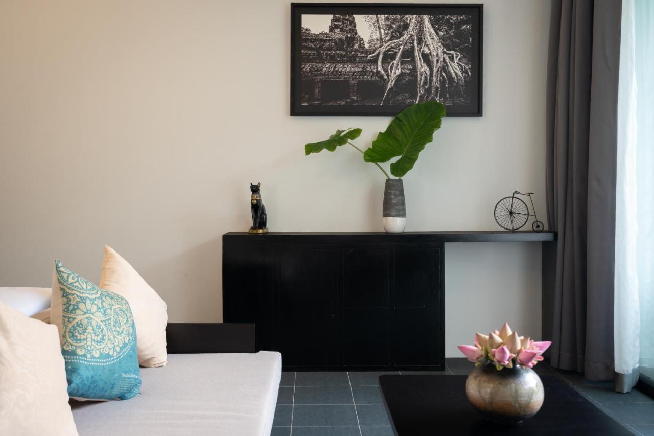 Eightfold Urban Resort Siem Reap Exteriér fotografie A living room in a modern house