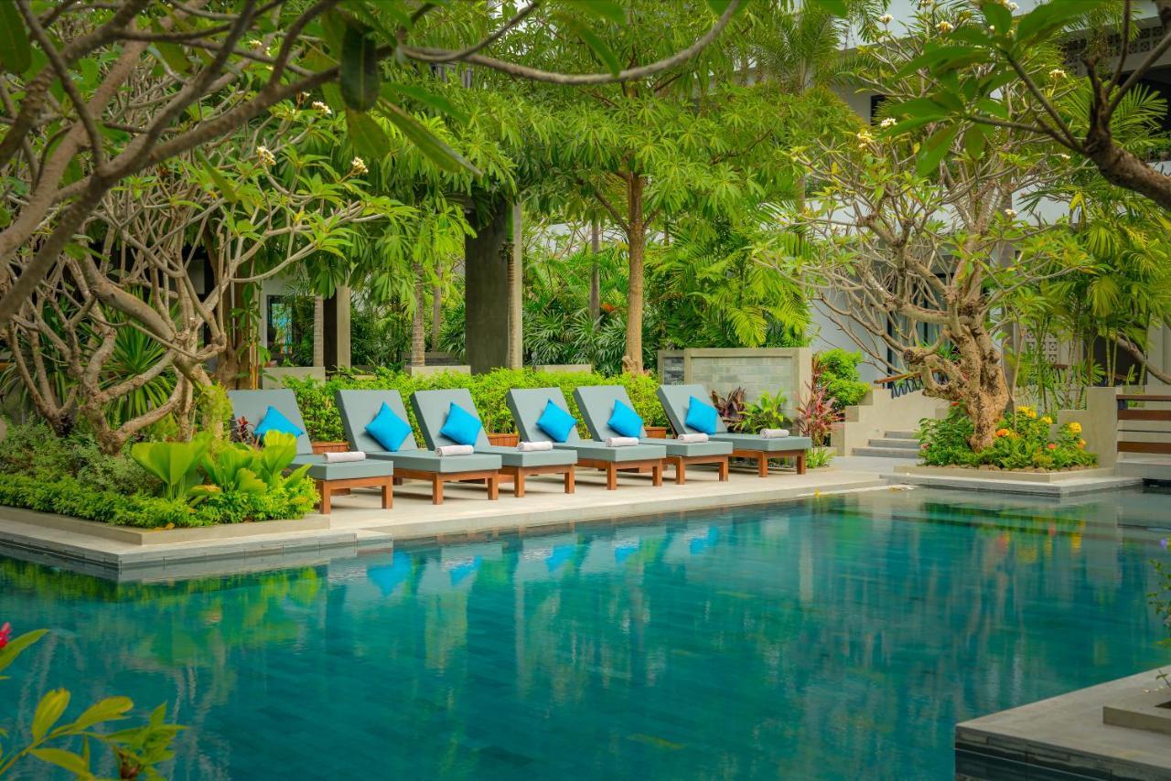 Eightfold Urban Resort Siem Reap Exteriér fotografie The swimming pool at The Sukhothai