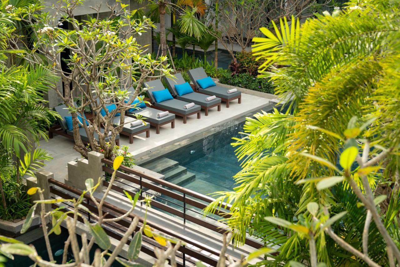 Eightfold Urban Resort Siem Reap Exteriér fotografie The swimming pool at the hotel