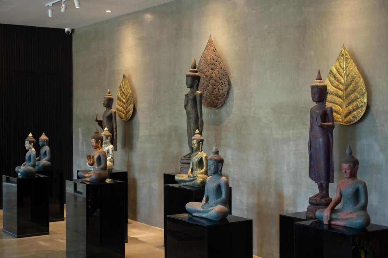 Eightfold Urban Resort Siem Reap Exteriér fotografie A collection of Thai and Laotian art
