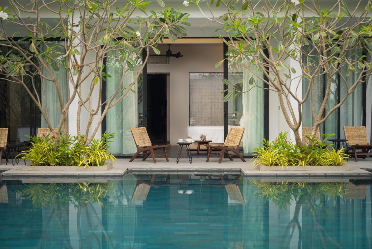 Eightfold Urban Resort Siem Reap Exteriér fotografie The pool at the hotel