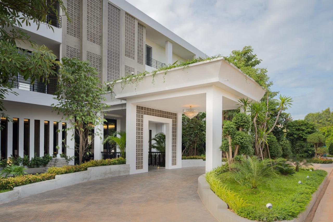 Eightfold Urban Resort Siem Reap Exteriér fotografie The hotel's entrance