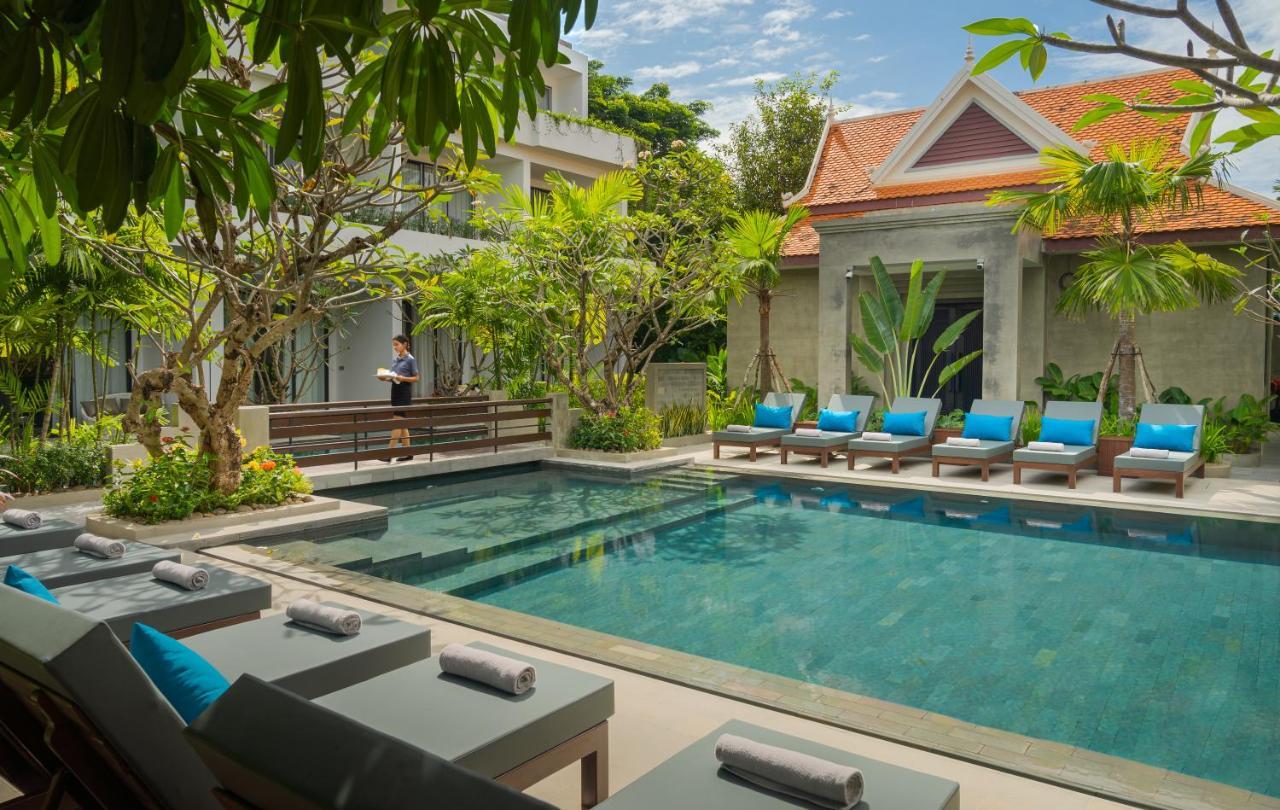Eightfold Urban Resort Siem Reap Exteriér fotografie The swimming pool at The Library