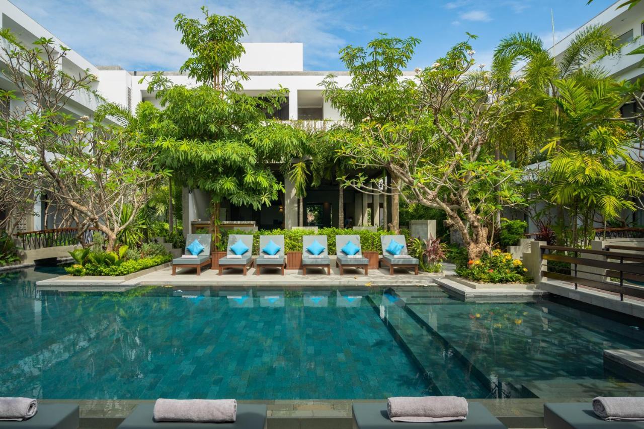 Eightfold Urban Resort Siem Reap Exteriér fotografie The hotel's pool
