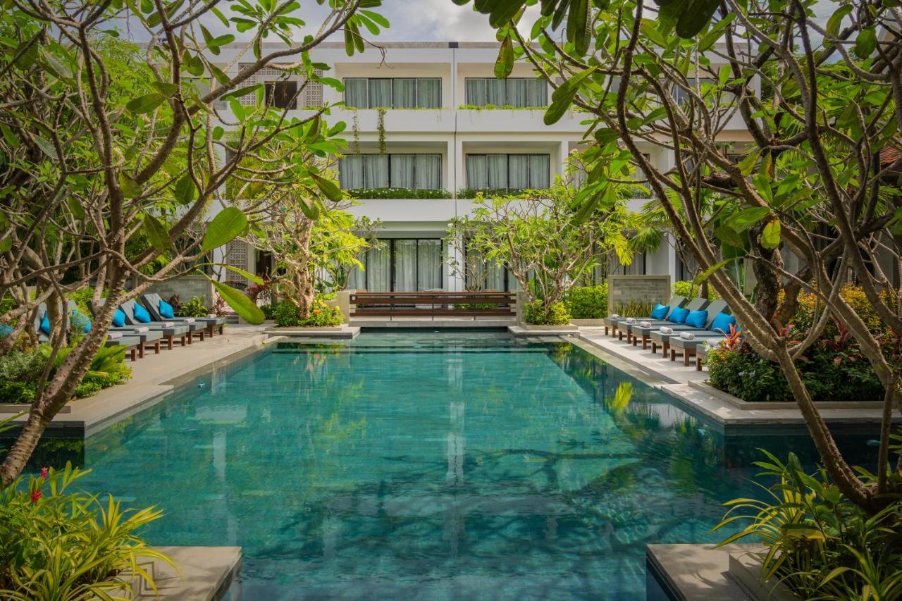 Eightfold Urban Resort Siem Reap Exteriér fotografie The hotel's swimming pool