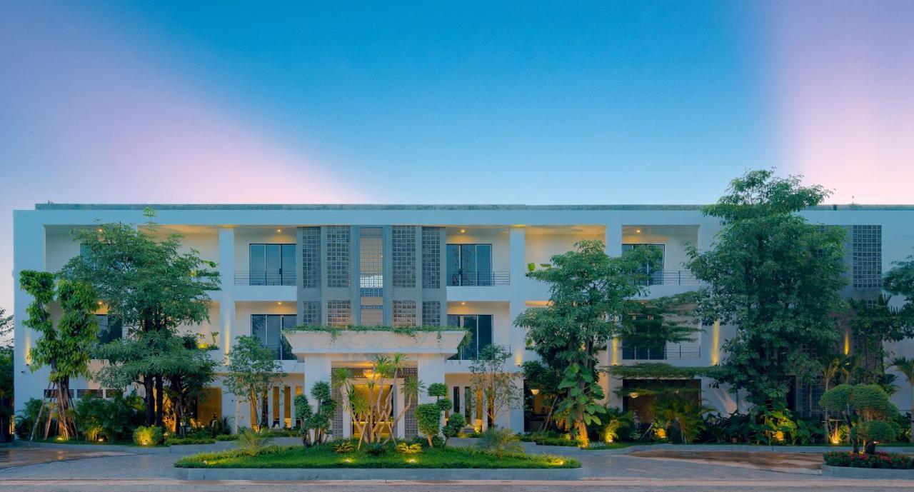 Eightfold Urban Resort Siem Reap Exteriér fotografie The 137 Pillars Hotel