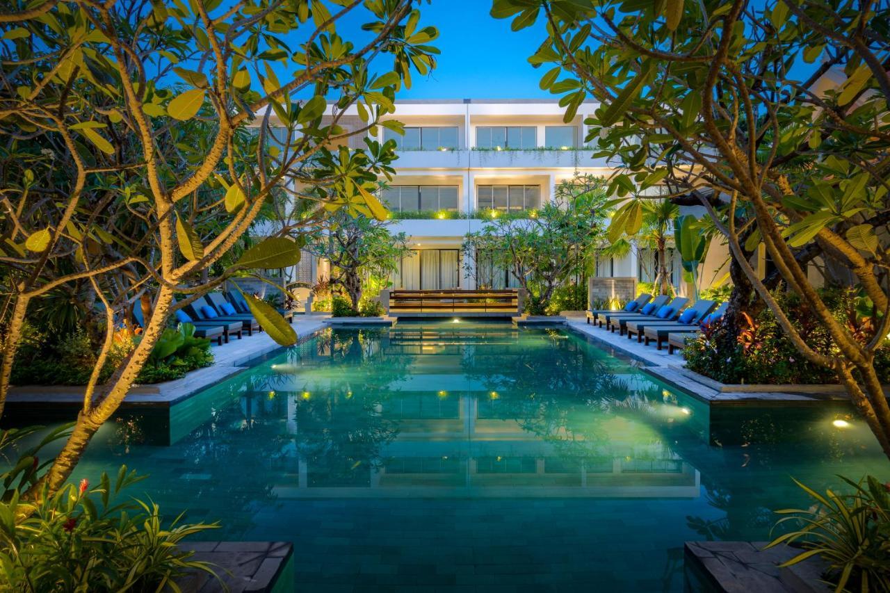 Eightfold Urban Resort Siem Reap Exteriér fotografie The hotel's swimming pool