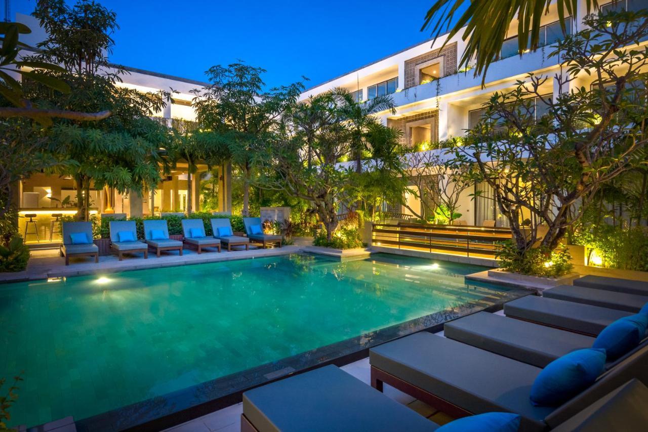 Eightfold Urban Resort Siem Reap Exteriér fotografie The hotel's pool