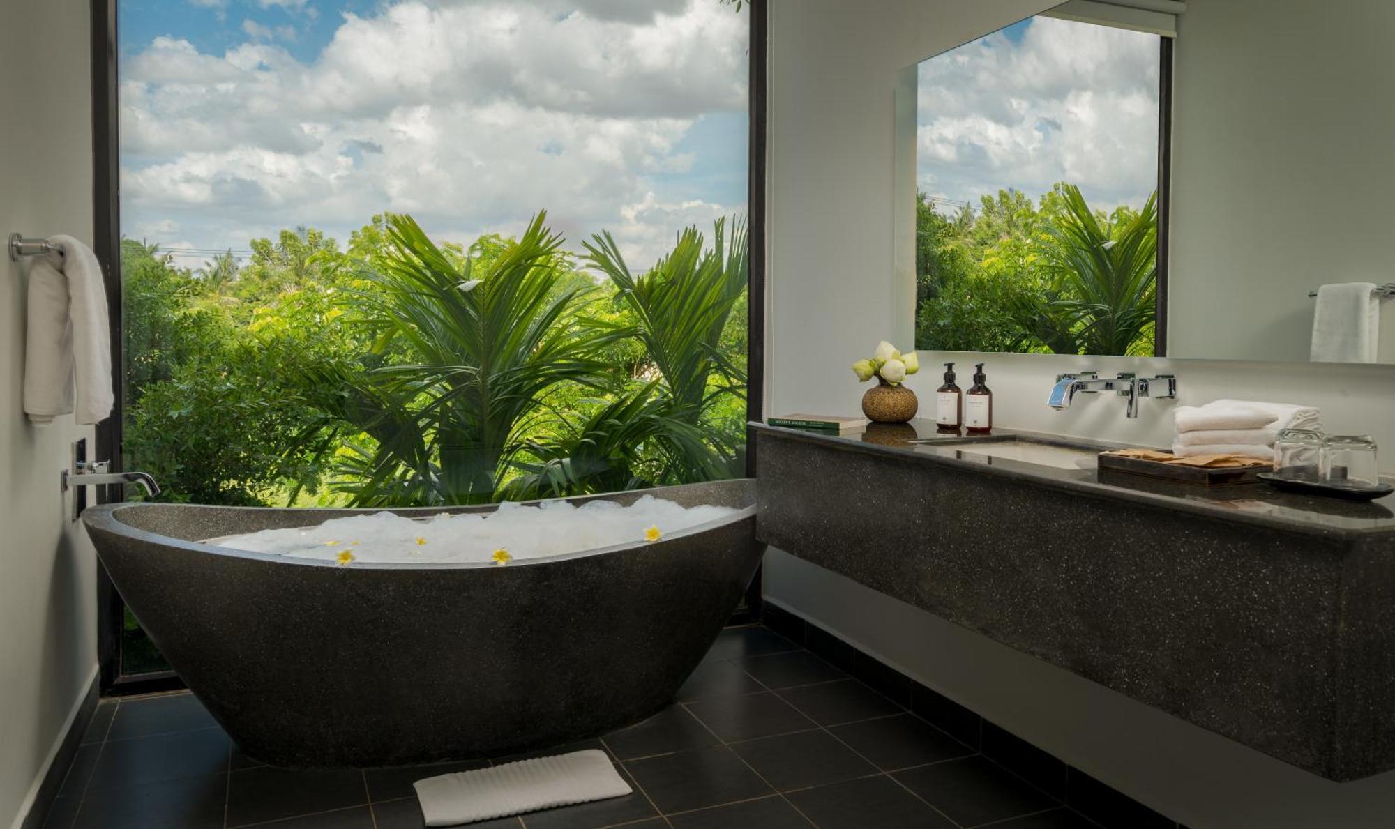 Eightfold Urban Resort Siem Reap Exteriér fotografie Bathroom at the Bvlgari Hotel, Mexico City